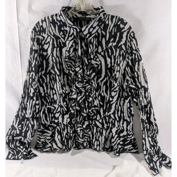 Violet & Claire Blouse Ruffle Detail Grey and Black Print Womans Size XL   Flaw - Picture 4 of 13